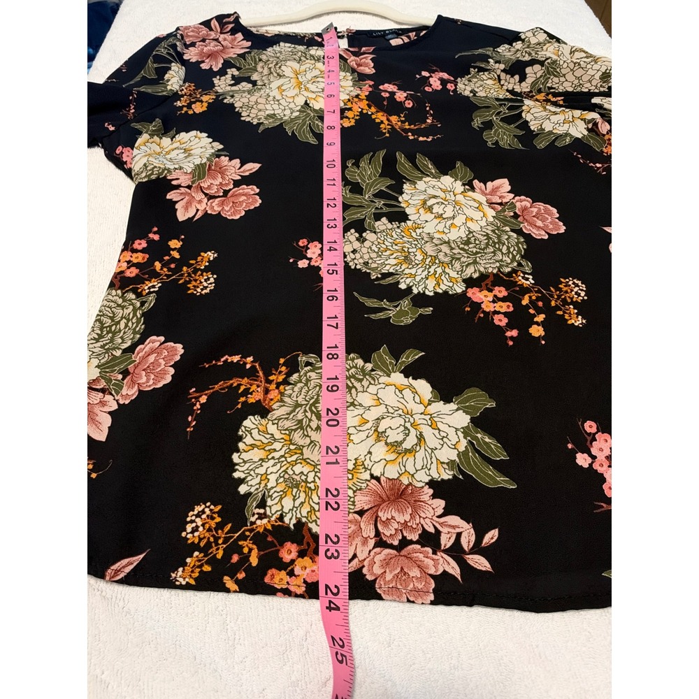 Lily Black | Floral Bell-Sleeve Blouse with Grosgrain Ribbon Ties - Picture 6 of 11